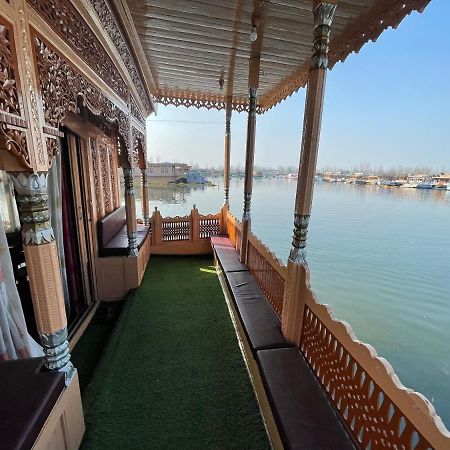 Floating Young Gulshan Houseboat Srīnagar Eksteriør billede
