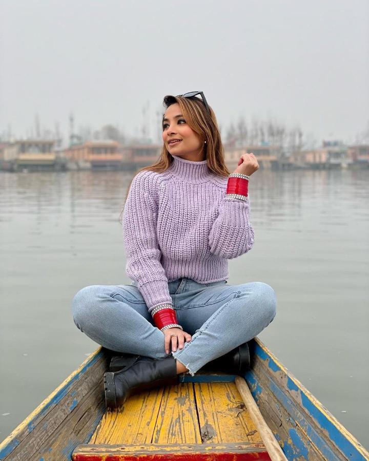 Floating Young Gulshan Houseboat Srīnagar Eksteriør billede