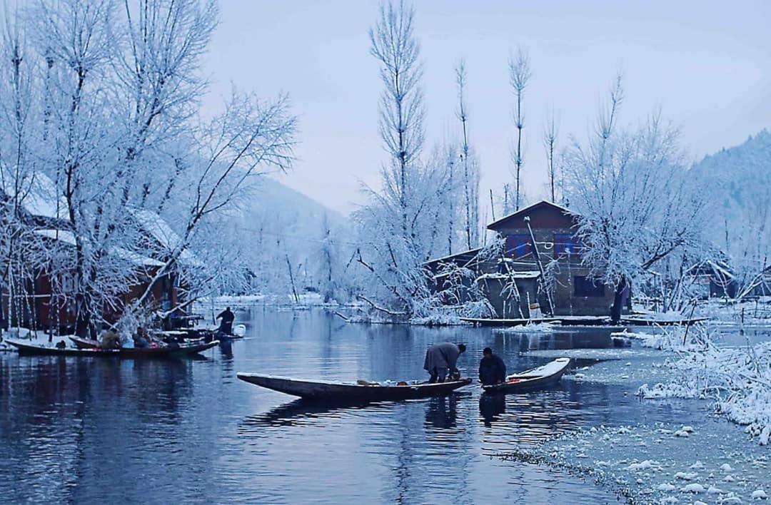 Floating Young Gulshan Houseboat Srīnagar Eksteriør billede